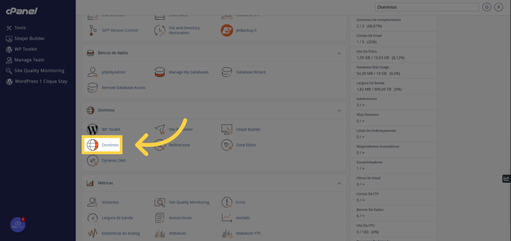 Como Adicionar e Remover Domínios no cPanel - Seção de Domínios destacada.