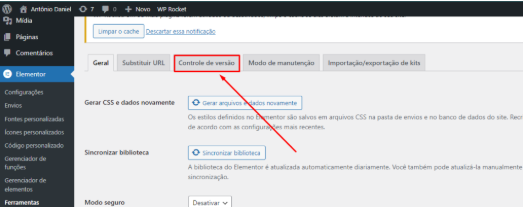 Clicando na aba Controle de Versão (Version Control) nas ferramentas do Elementor.
