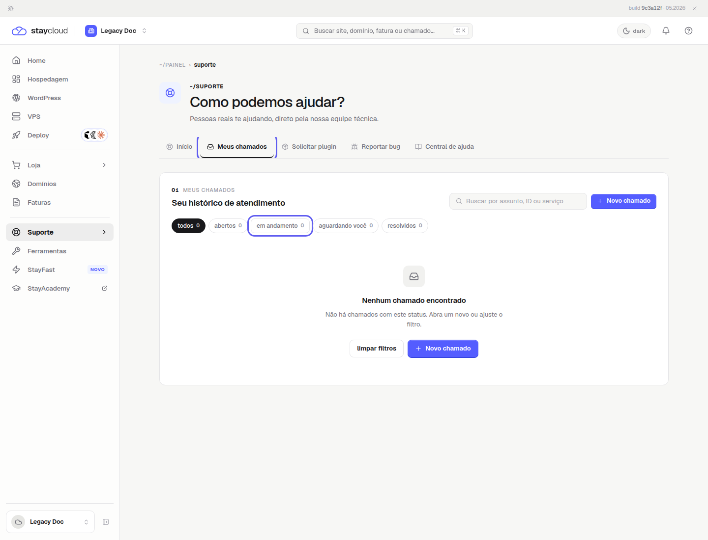 Lista e filtros de status dos chamados no Painel Novo da StayCloud.